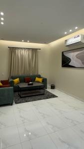 a living room with a couch and a tv at شقق الستين بارك in Khamis Mushayt +4 photos