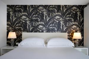 Postel nebo postele na pokoji v ubytování Baia Bianca Suites + 37 fotografií