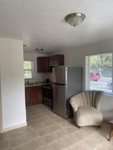 Η κουζίνα ή μικρή κουζίνα στο best location, best rates in Delray off the avenue