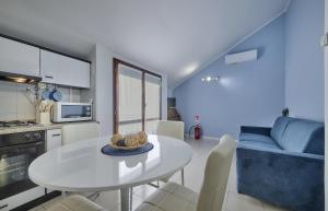 A kitchen or kitchenette at Cosy Apartment in Varenna