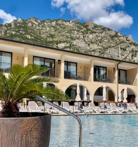 Nespecifikovaný výhled na hory nebo výhled na hory při pohledu z hotelu