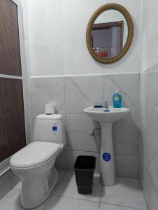 Koupelna v ubytování 2 cuadras del parque central de Danlí Apartamento completo + 6 fotografií