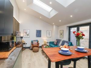 Posezení v ubytování The Old Jet Workshop