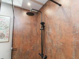 Koupelna v ubytování The Old Jet Workshop + 28 fotografií