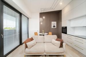 Televisyen dan/atau pusat hiburan di Hanza Tower Apartment No 428 - Swimming pool, jacuzzi, balcony, viewing terrace