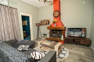 Et tv og/eller underholdning på Sea View Nikos Apartment