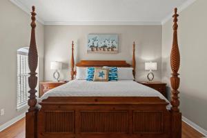 Cama ou camas em um quarto em Sweet 'N Salty Private Gated Beach Heated Pool