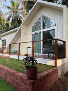 a house with a porch with a potted plant at Sea Breeze, Guhagar in Guhagar
