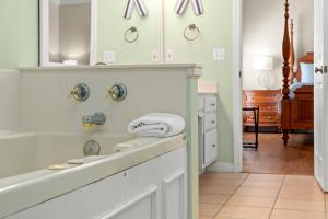 Foto da galeria de Sweet 'N Salty Private Gated Beach Heated Pool em Destin
