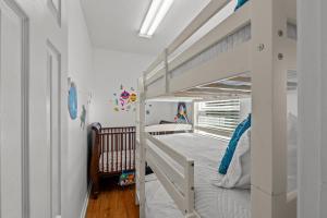Cama ou camas em um quarto em Sweet 'N Salty Private Gated Beach Heated Pool