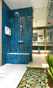 Ένα μπάνιο στο Villa Lumbini - Cozy and Spacious Villa in Ubud