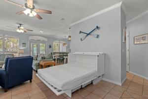 Cama ou camas em um quarto em Sweet 'N Salty Private Gated Beach Heated Pool