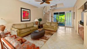 Χώρος καθιστικού στο Kapalua Bay Villa 17B2