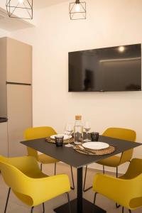 TV a/nebo společenská místnost v ubytování Aura Apartments