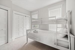 Ένα ή περισσότερα κρεβάτια σε δωμάτιο στο The Kiskadee - 49 Butternut