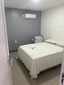 Ένα ή περισσότερα κρεβάτια σε δωμάτιο στο Hospedagem Praia do Forte