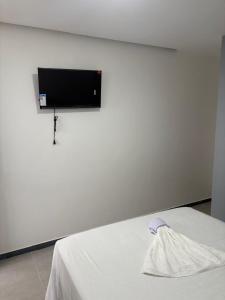 Μια τηλεόραση ή/και κέντρο ψυχαγωγίας στο Hospedagem Praia do Forte