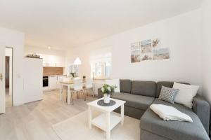 a living room and kitchen with a couch and a table at Ferienwohnung Jankar in Timmendorfer Strand