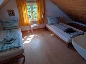 two beds in a room with a sink and a window at gemütliches Cottage mit Seeblick in Sundern +26 photos
