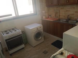 Dapur atau dapur kecil di Sindbad Apartment