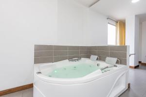 Koupelna v ubytování Hotel Prada