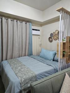 Postel nebo postele na pokoji v ubytování Casa Madayaw at Avida Abreeza