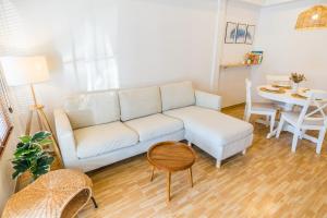Χώρος καθιστικού στο Entire minimal house in Chiang Rai
