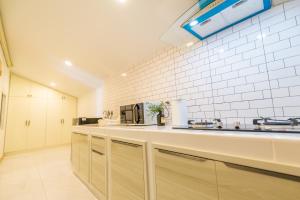 Η κουζίνα ή μικρή κουζίνα στο Entire minimal house in Chiang Rai