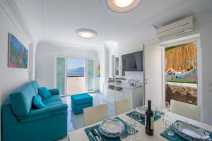 Μια τηλεόραση ή/και κέντρο ψυχαγωγίας στο Amalfi Coast - Praiano Marianna House Vista Mare
