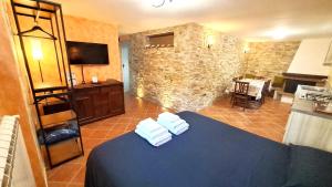 A bed or beds in a room at Alloggio Gladiolo