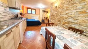 A kitchen or kitchenette at Alloggio Gladiolo