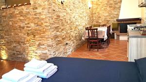 A kitchen or kitchenette at Alloggio Gladiolo