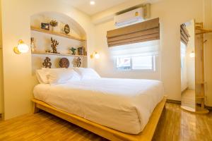 Ένα ή περισσότερα κρεβάτια σε δωμάτιο στο Entire minimal house in Chiang Rai