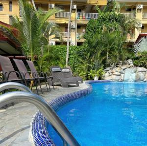 Bazén v ubytování Hotel Los Ranchos nebo v jeho okolí