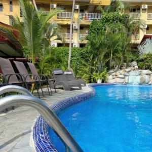 Bazén v ubytování Hotel Los Ranchos nebo v jeho okolí