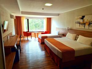 Cama ou camas em um quarto em Xelena Hotel & Suites