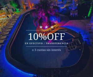 a sign that reads percent off at a resort pool at Hotel Termal Rio Hondo in Termas de Río Hondo