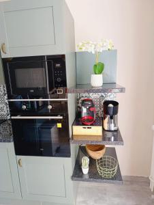 a kitchen with a microwave and a coffee maker at Appartement 3 chambres à Sedan in Sedan +4 photos