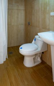 a bathroom with a toilet and a sink at Alojamiento Lecheria PV1 in El Morro de Barcelona