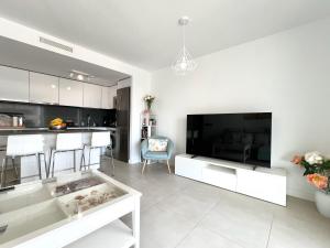 Televízia a/alebo spoločenská miestnosť v ubytovaní New apartment in Calpe