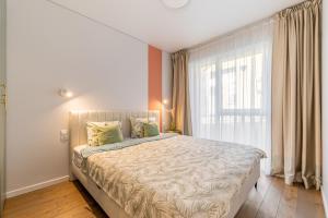 Postel nebo postele na pokoji v ubytování Vanagupe FRIDA apartments & Pusynas SPA