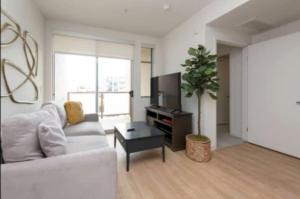 TV a/nebo společenská místnost v ubytování Hosp Walk to Santa Monica Beach Pier