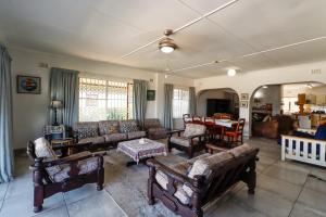 Posezení v ubytování Dolfie House