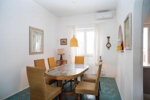 a dining room with a glass table and chairs at Villa vintage a 100m dal mare, relax a Terracina in Terracina