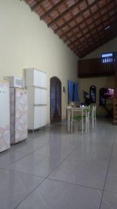 Η κουζίνα ή μικρή κουζίνα στο Casa temporada em Iguaba Grande