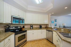 Η κουζίνα ή μικρή κουζίνα στο Phoenix West 2502 condo