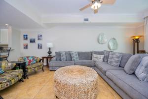 Χώρος καθιστικού στο Phoenix West 2502 condo +38 φωτογραφίες