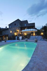 Bazén v ubytování Il Castelluccio Country Resort Restaurant & SPA nebo v jeho okolí