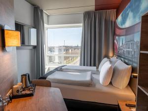 Postel nebo postele na pokoji v ubytování B&B HOTEL Aalborg