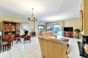 Μια τηλεόραση ή/και κέντρο ψυχαγωγίας στο Villa Doxia